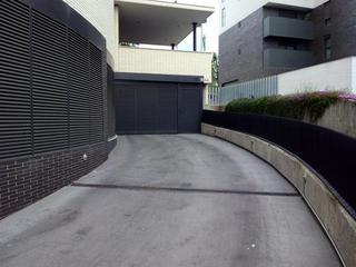 Parking coche en c/ meridiana
