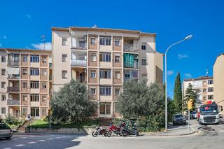 Pis  C/ grupo francesc cots. Solvia inmobiliaria  piso manresa