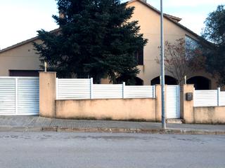 Xalet  C/ tarragona. Solvia inmobiliaria  chalet independiente palausolità i plegaman