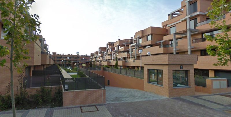 Foto bbfd1598-fb49-4832-9cb4-7e1cd6dc785e. Aparcament cotxe a Yebes - valdeluz Yebes