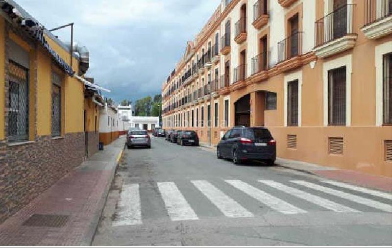 Foto ca36d915-c9ea-410e-9986-b2e421250305. Aparcament cotxe a Brenes