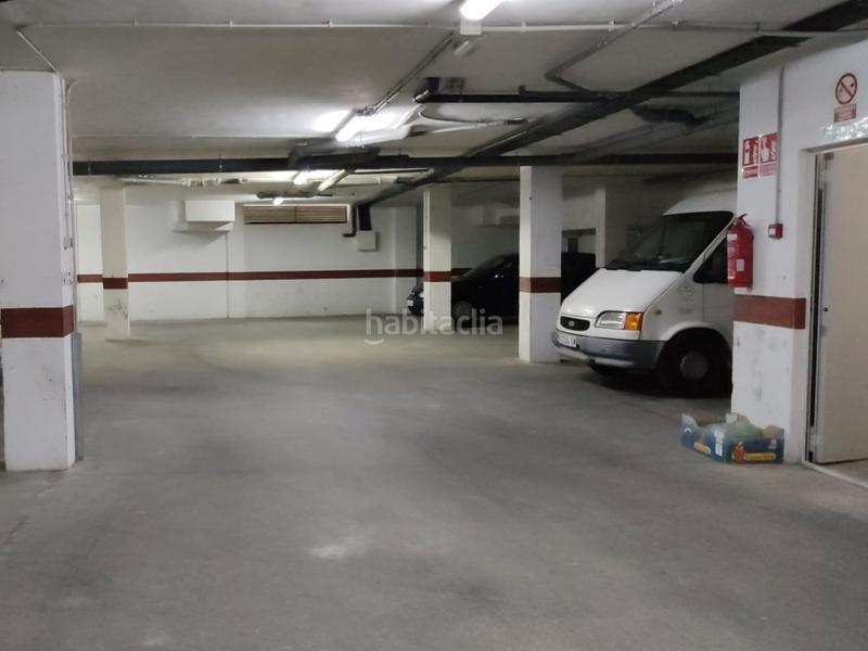 Foto 107acfb5-ecbb-45aa-aab7-2607a9957912. Autoparkplatz in Redován