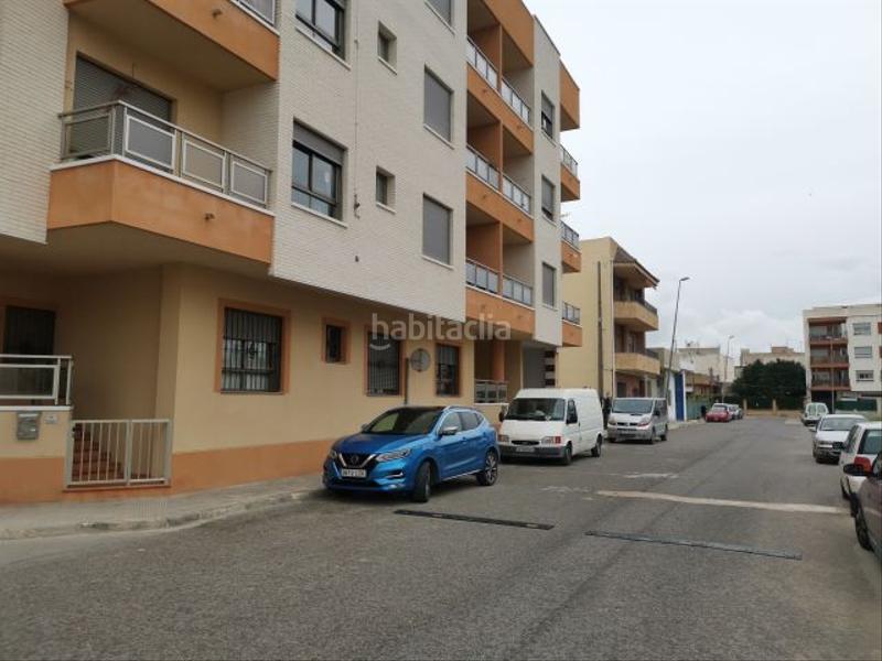 Foto 6b5308fb-10c3-41f5-b17e-d04a4e8c2eda. Autoparkplatz in Redován