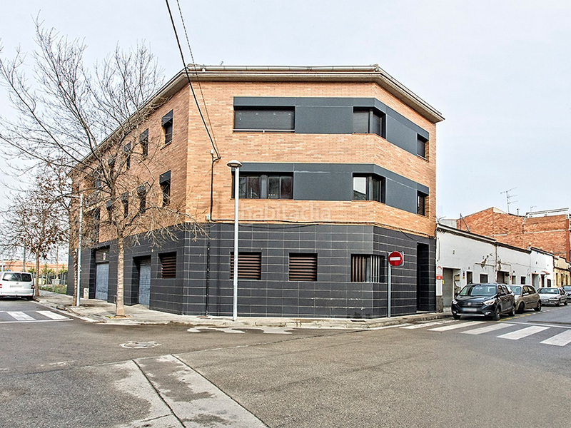 Foto 94127685-a4a5-4c94-86a4-3a2d57ee09d2. Aparcament cotxe a Sant Fruitós de Bages