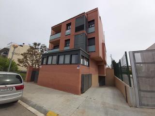 Aparcament cotxe  Cl la senia. Solvia inmobiliaria  garaje albatàrrec