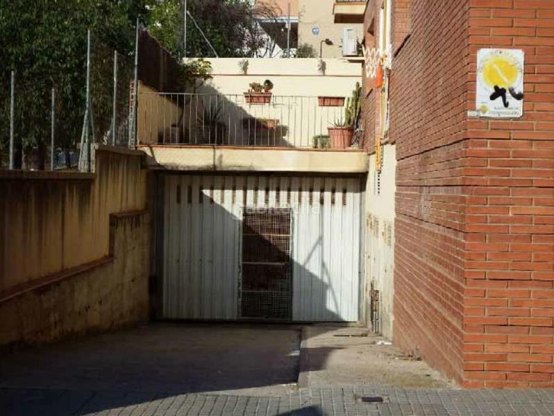 Foto 91d0c7c7-0a04-4a86-ae4e-d386ea1aa1c8. Parking voiture dans Nucli Urbà Esparreguera