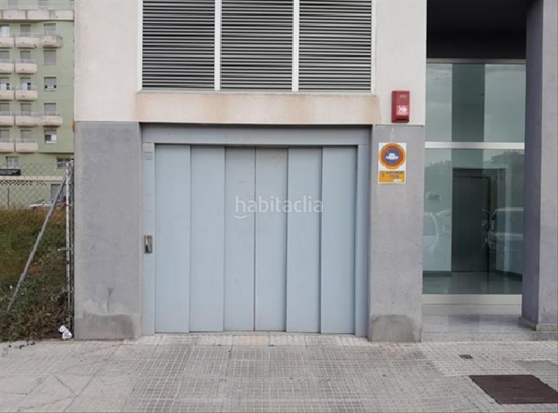 Foto a19fe8aa-b8f6-444a-85f2-65ca691ef222. Parking voiture dans Oliva pueblo Oliva