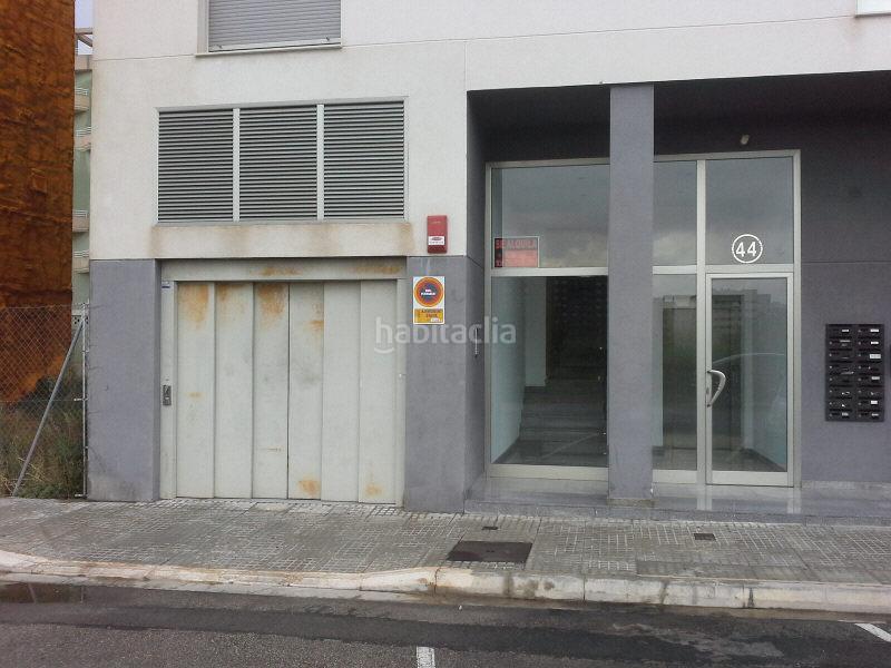 Foto f3eb558a-a33a-42c6-a3e5-e906e3efea1c. Parking voiture dans Oliva pueblo Oliva