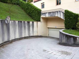 Aparcament cotxe  Cl gabiola. Solvia inmobiliaria  garaje berriz