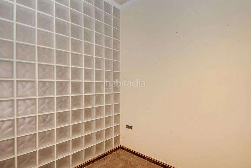 Foto f7743898-574d-492d-a941-0d29a8aadab1. Location local commercial dans Yecla