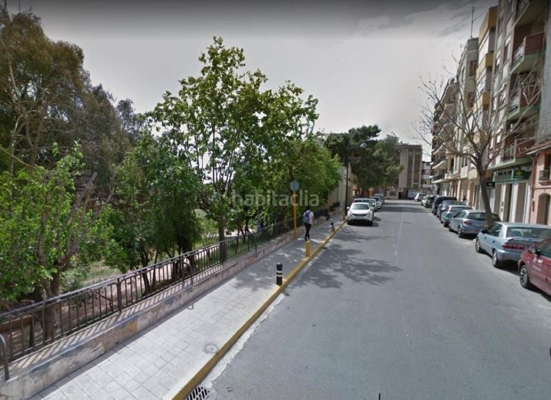 Foto e4404607-d1b9-4684-975c-515b0fcad10c. Aparcament cotxe a Plaza Xúquer Paiporta