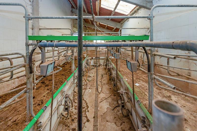 Foto 7a0e697a-02e3-458b-9446-f23302990d80. Nau industrial a Larraun