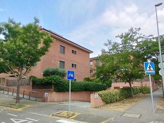 Aparcament cotxe  C/ clementina arderiu. Solvia inmobiliaria  garaje sant cugat del vallès
