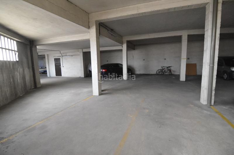 Foto bf8678a2-586c-48c0-8105-9fe76df70f78. Aparcament cotxe a San Adrián