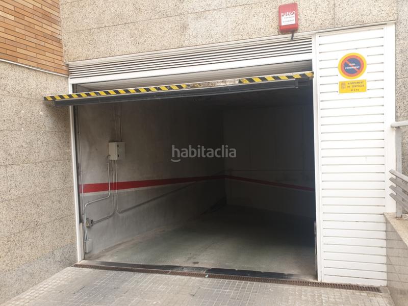 Foto 3d92e988-9165-41e7-8cf9-5c258464a09e. Aparcament cotxe a Centelles