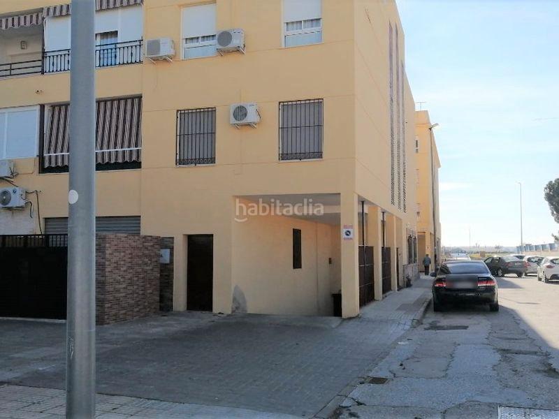 Foto 24d0bab9-c3cf-4449-b6f9-7fd1b837c879. Aparcament cotxe a Lora del Río