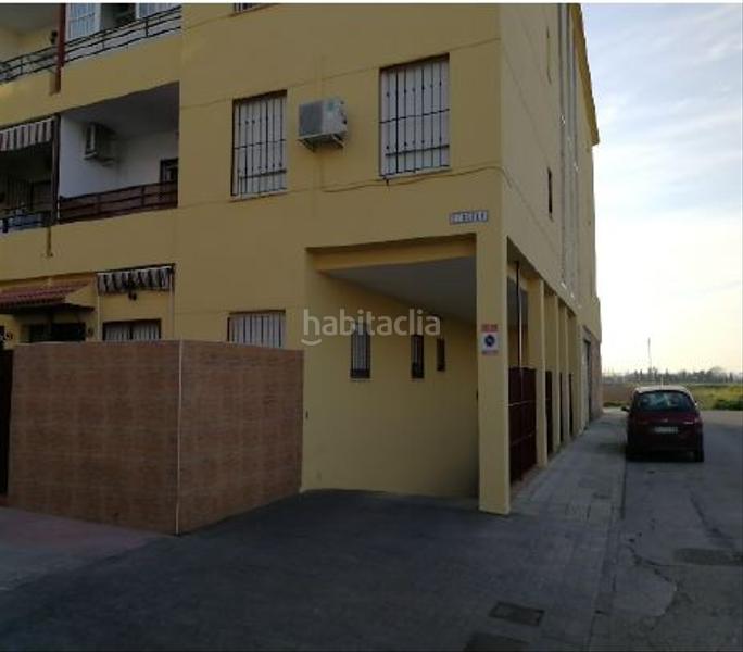 Foto 9607cde2-71a5-4a2c-93d1-6bb00b3747e8. Aparcament cotxe a Lora del Río