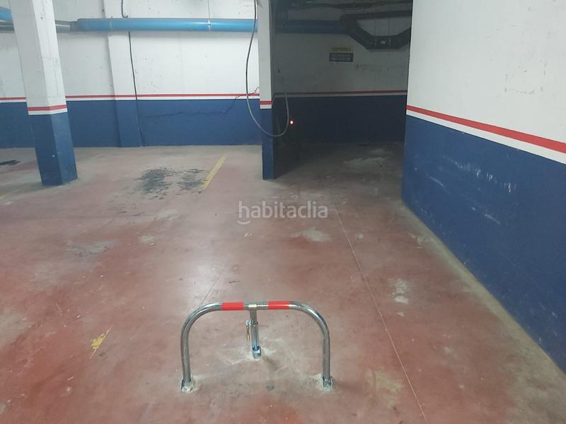 Foto b3bf043c-0400-45cd-b936-68a17ea15743. Parking voiture dans Sentmenat