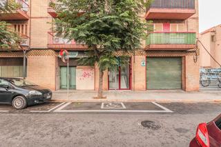 Local commercial  C/ pablo font de rubinat. Solvia inmobiliaria  locales reus