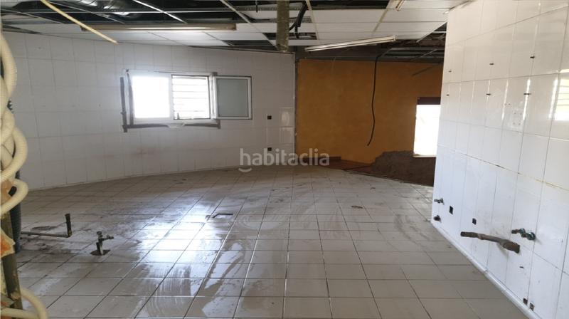 Foto a0acb95c-ca56-4592-9f21-d379cfcbc310. Local comercial a Eixample-Horta Capallera Figueres