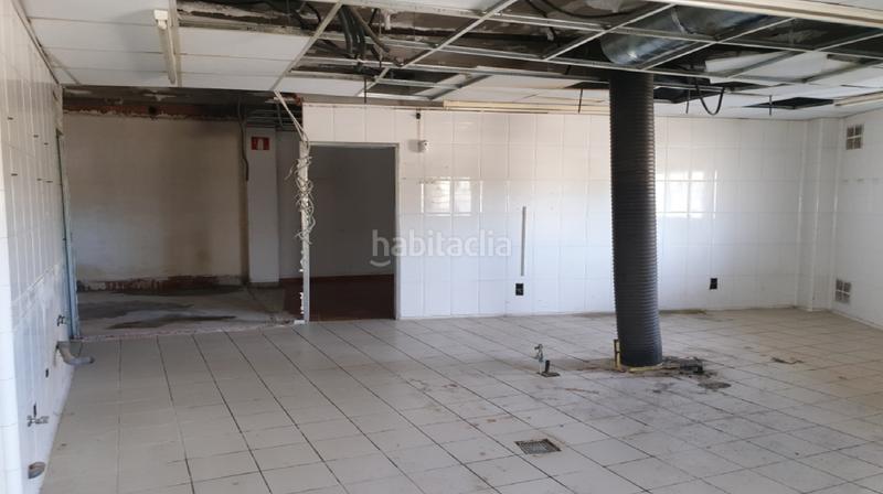 Foto c743c133-485f-4ba6-adeb-042ddeaec6bb. Local comercial a Eixample-Horta Capallera Figueres