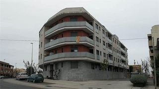 Aparcament cotxe  Av vallmanya. Solvia inmobiliaria  garaje alcarràs