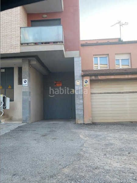 Foto e5dc5973-a300-4907-aa2e-4092af80747a. Aparcament cotxe a Alcarràs