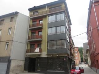 Aparcament cotxe  C/ barcelona. Solvia inmobiliaria  garaje ripoll
