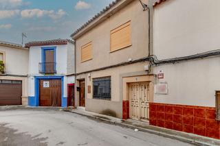Casa aparellada  Cl huerto pedrero nº 6. Solvia inmobiliaria  chalet adosado campo de criptana