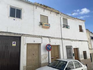 Casa aparellada  C/ vizcaino. Solvia inmobiliaria  chalet adosado baena