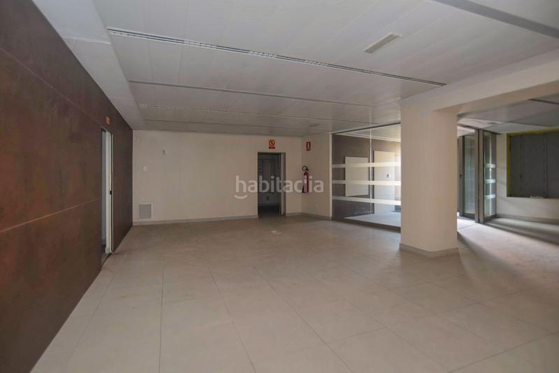 Foto 772e9d72-e74a-48ef-b080-97b4301a38f0. Local commercial dans Singuerlín Santa Coloma de Gramenet