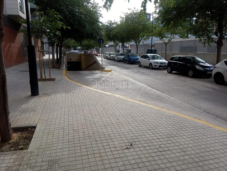 Foto eb14b54d-8601-4930-8a5b-8a0e7e662e95. Parking voiture dans Penya-Roja - Avda. Francia Valencia