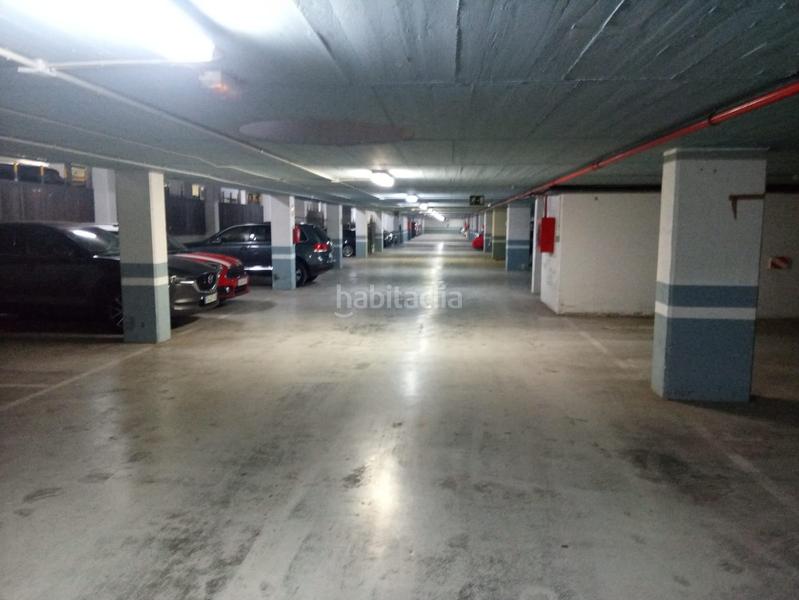 Foto f0bb9c69-14cf-4988-9f56-72960be4743c. Parking voiture dans Penya-Roja - Avda. Francia Valencia
