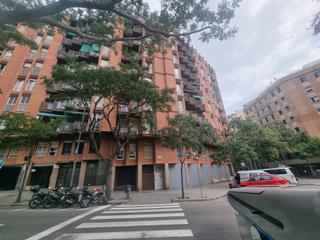 Lloguer Local Comercial  C/ josep estivill. Solvia inmobiliaria  locales barcelona