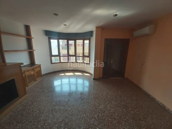 Foto 0625a77a-4269-4c93-b7a1-35e90763384a. Pis amb aparcament a Almansa