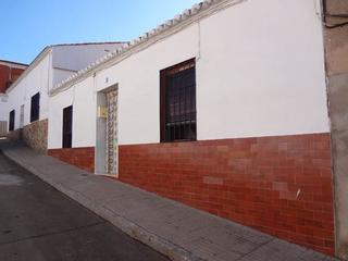 Casa aparellada  Cl padre lobo nº 18. Solvia inmobiliaria  chalet adosado almodóvar del campo