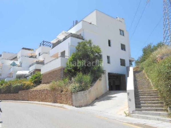 Foto abd3c91d-7c73-4c28-b6db-9b1cce6bc876. Aparcament cotxe a Centro Nerja