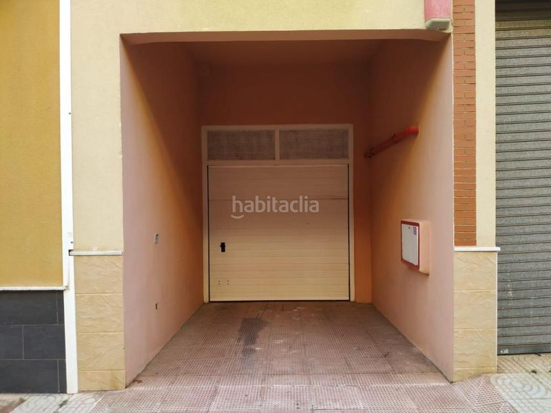 Foto f9f57b4a-1527-44e6-bf61-94617b1c0516. Aparcament cotxe a Roquetas pueblo Roquetas de Mar