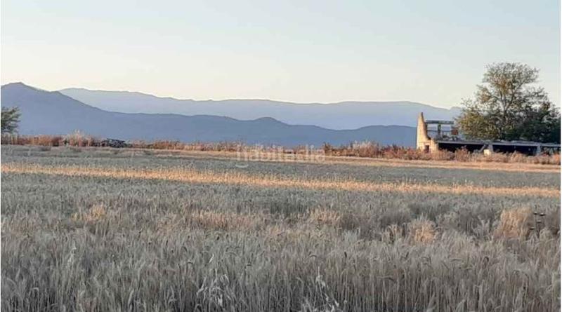 Foto 8fe2e51a-66d4-4b5d-b4c2-6a65c900aaf5. Finca rústica a Lucillos