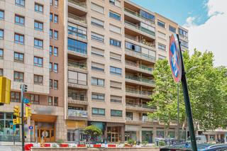 Business premise in Av César Augusto