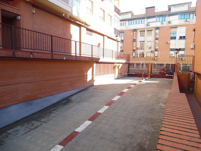 Foto 88c7323a-bfa4-469e-84a2-8e338733554b. Parking voiture dans Miraflores de la Sierra