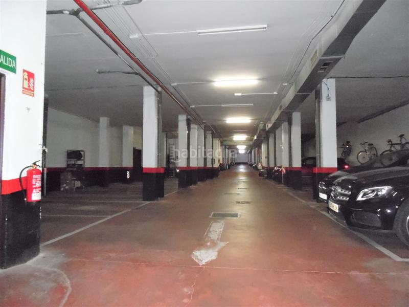 Foto c1f8cda9-4ba2-474a-8f5e-8dabbbbbc3c4. Parking voiture dans Miraflores de la Sierra