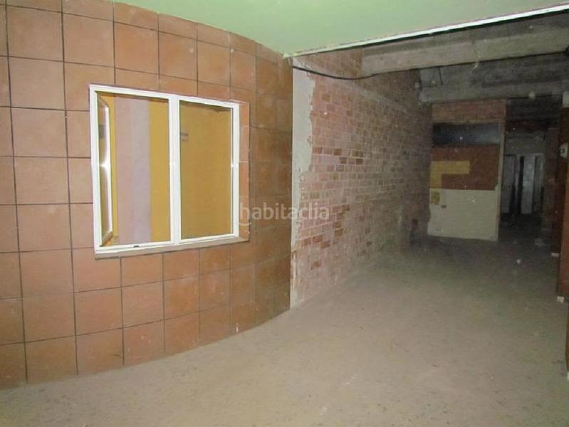 Foto f7e83b04-e3fd-40c5-818e-a3c663db4b51. Local comercial solvia inmobiliaria locales en Plaça Catalunya Manresa