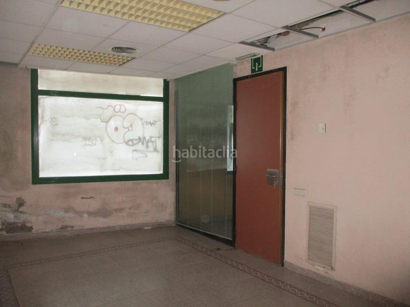 Foto daf2cab1-e371-4eef-98f6-fa068004990e. Lloguer local comercial a El Pedró Cornellà de Llobregat