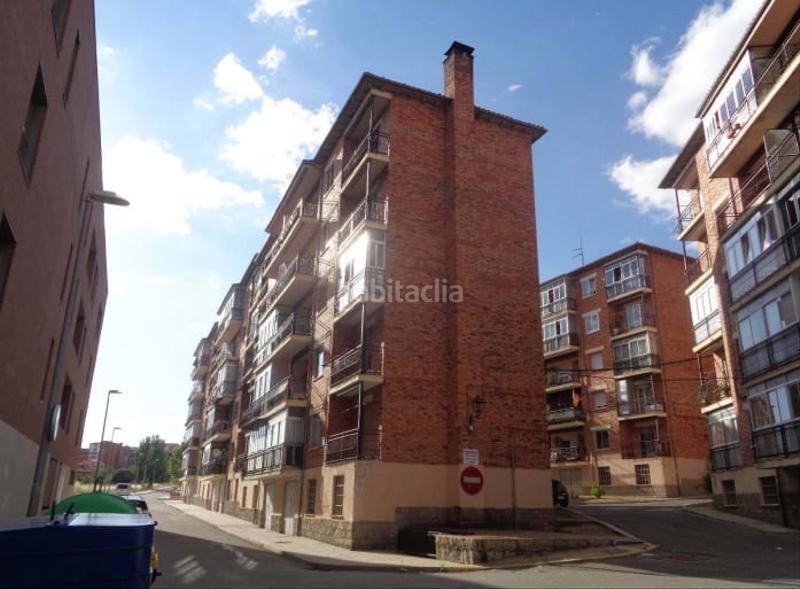 Foto a36b421f-e95c-4ba0-9d2e-13799f9342b1. Aparcament cotxe a Universidad Ávila