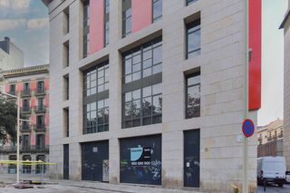 Lloguer Local Comercial  Rmbla de santa mónica. Solvia inmobiliaria  locales barcelona