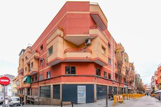 Location Local commercial  C/ bruch. Solvia inmobiliaria  locales santa coloma de gramenet