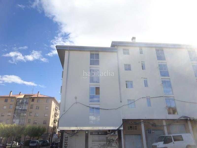 Foto b9081104-f3fc-448d-a7aa-bca56ab16576. Local comercial a Lourdes Tudela