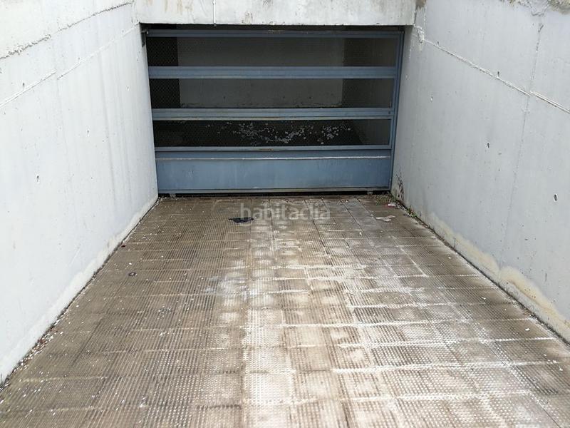 Foto 0d4562ca-b857-45b7-8db6-8134d4e63f13. Autoparkplatz in Palmete Sevilla