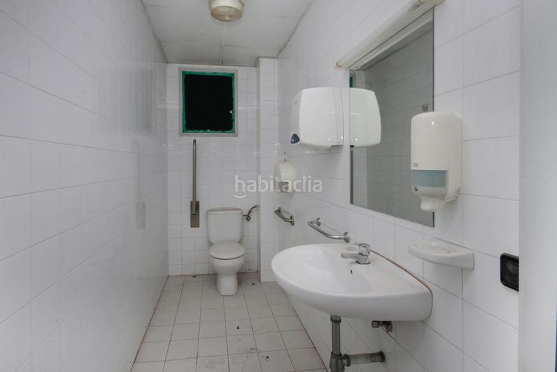 Foto 7aefa506-8b7c-4bfe-a23d-1e76236b53e3. Lloguer local comercial a Vilapicina - Torre Llobeta Barcelona